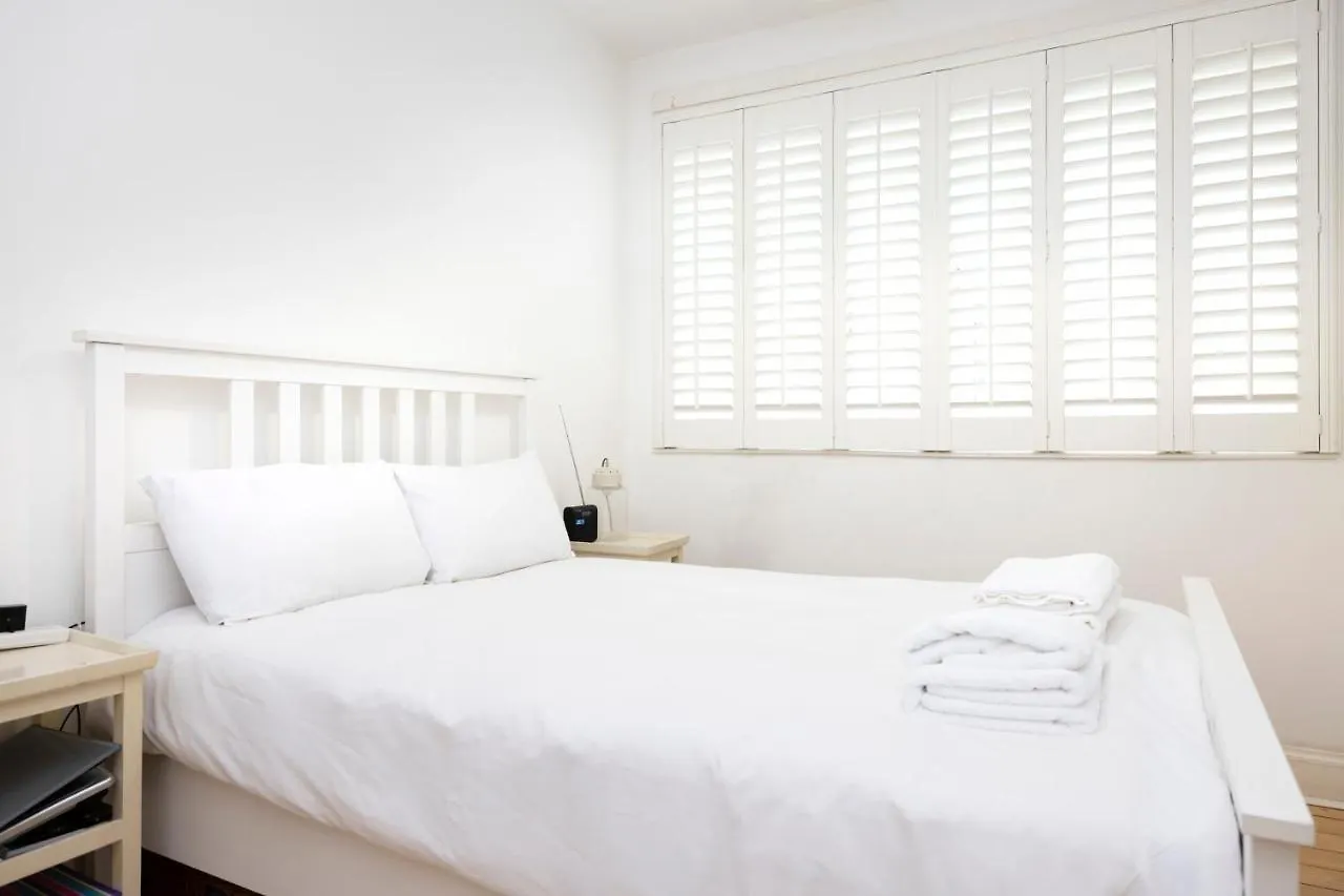 Joivy Chic 1-Bed Flat In The Heart Of The Old Town Apartment Edinburgh 0*,  United Kingdom
